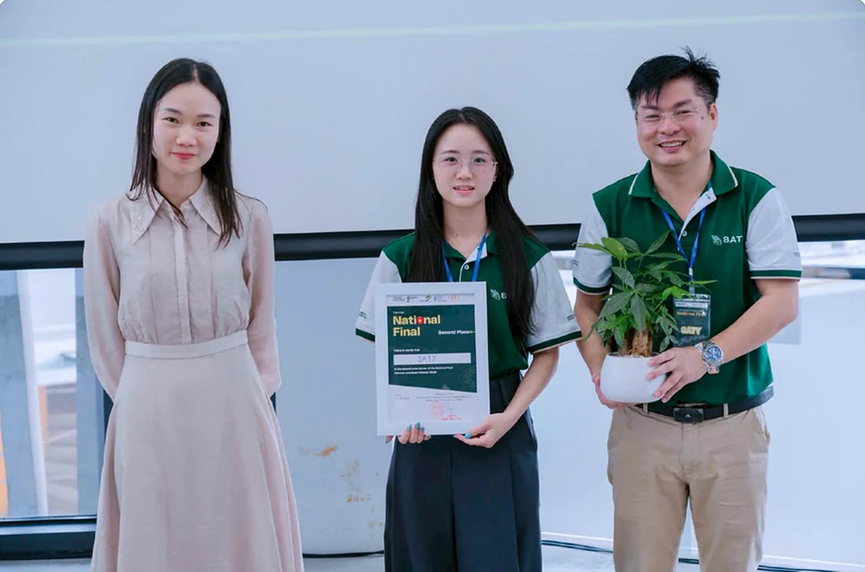 A SATY team member receiving the ClimateLaunchpad Vietnam 2026 National Final second place certificate
